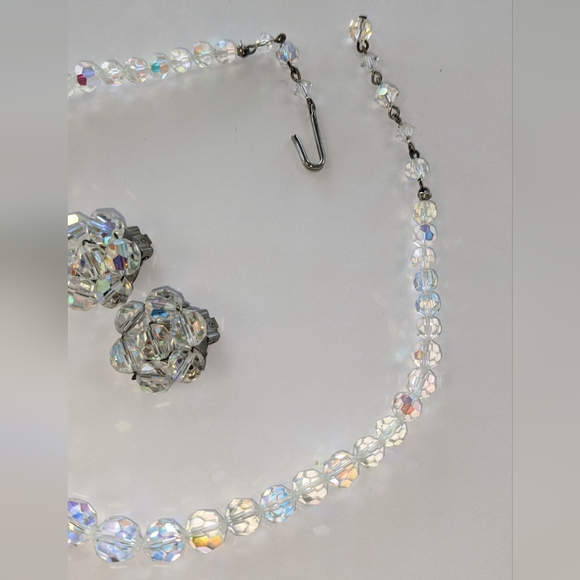 EVC AB CRYSTALS NECKLACE & MATCHING CLIP ON EARRINGS - Picture 5 of 15